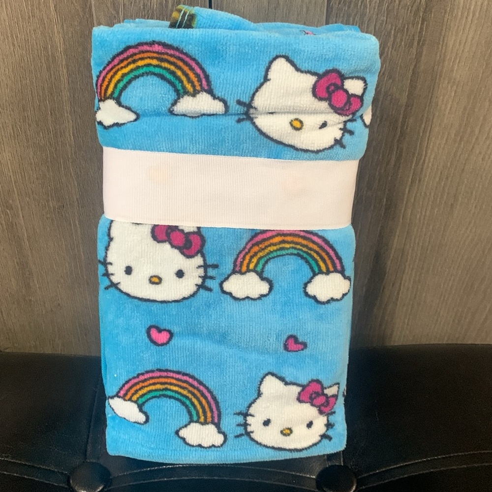 New Hello Kitty & Rainbows Set Of 2 Sky Blue Hand Towels Towel With Tag & Bow - Picture 5 of 9